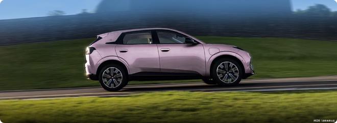 什么越来越多人关注极狐T1的整体体验开元棋牌app当代通勤党选纯电小车为(图3)