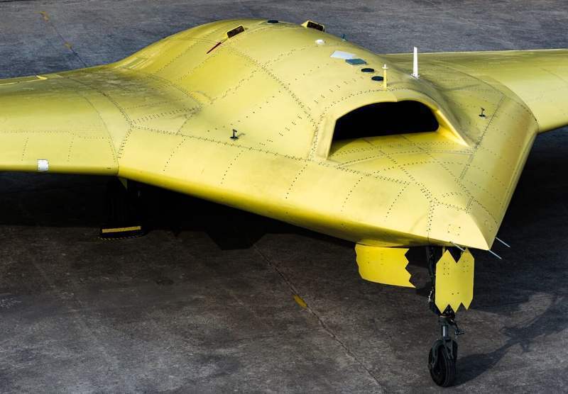 高空高速隐身无人机成功首飞开元棋牌重大突破！彩虹-7(图4)